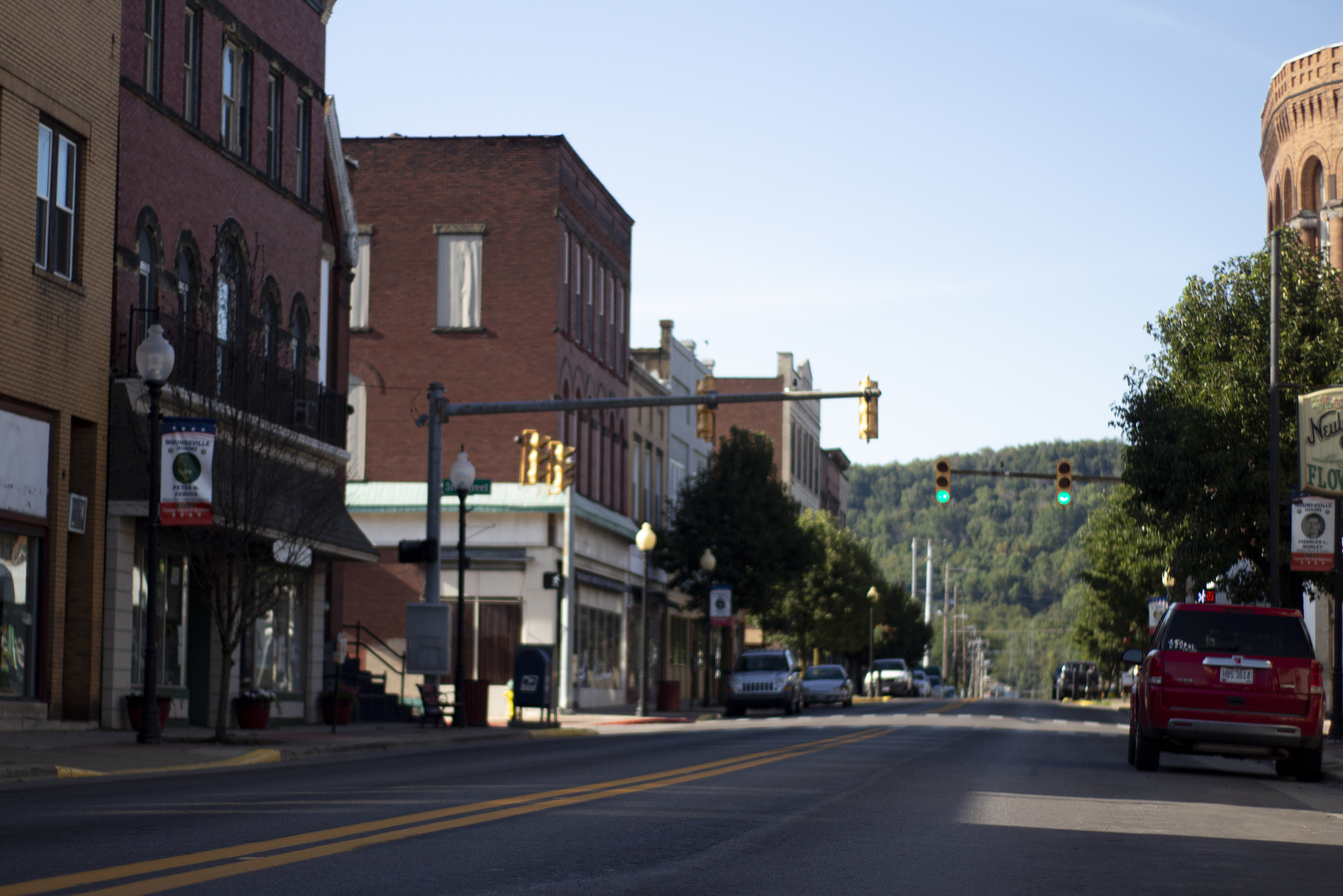 Moundsville Offering Free Parking in Downtown Business District > News